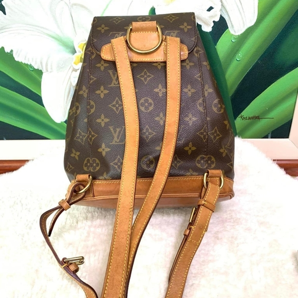 Authentic Louis Vuitton Montsouris MM - Picture 2 of 12